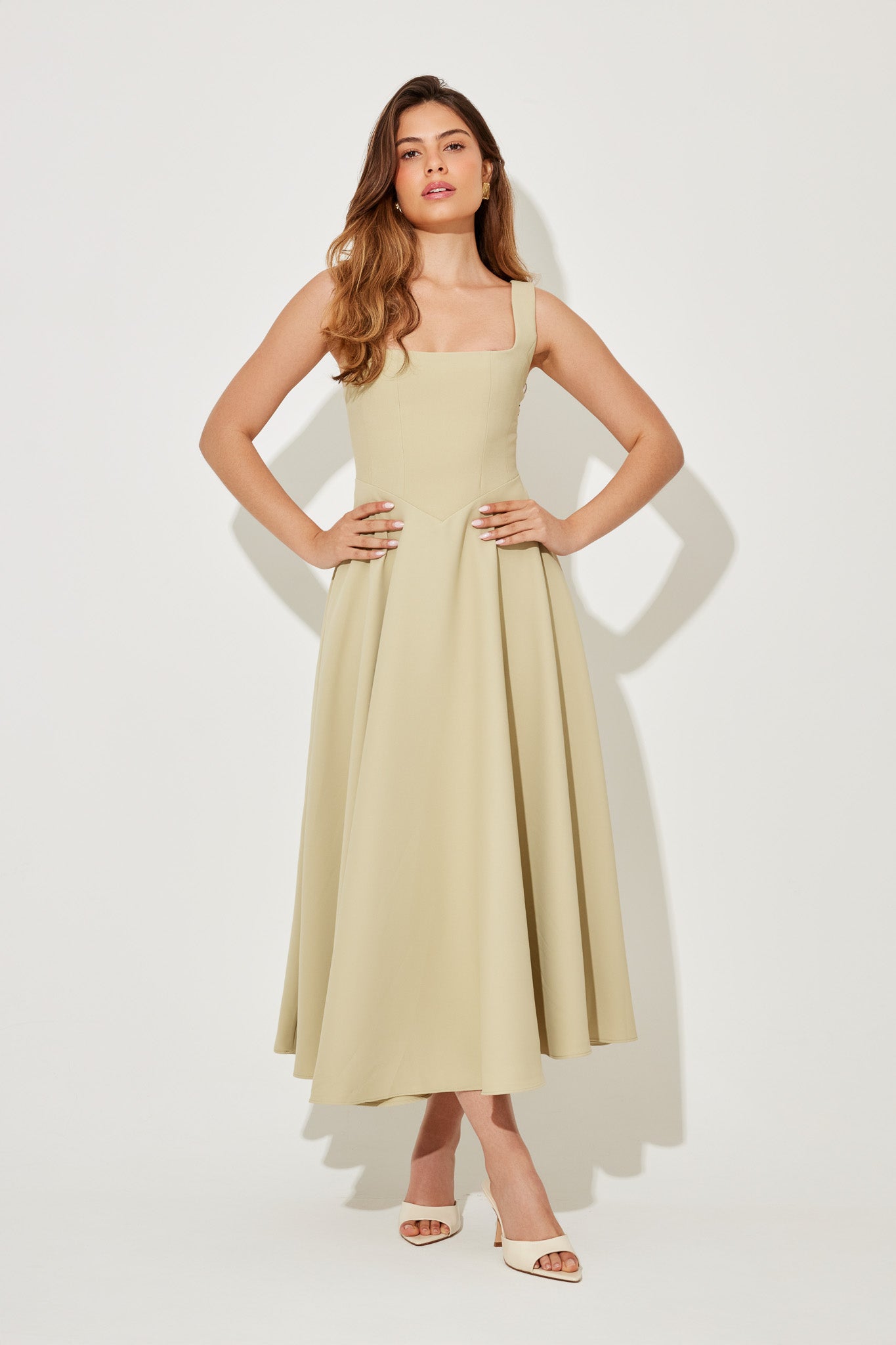 Armoirè | Timeless Flowy Midi Dress