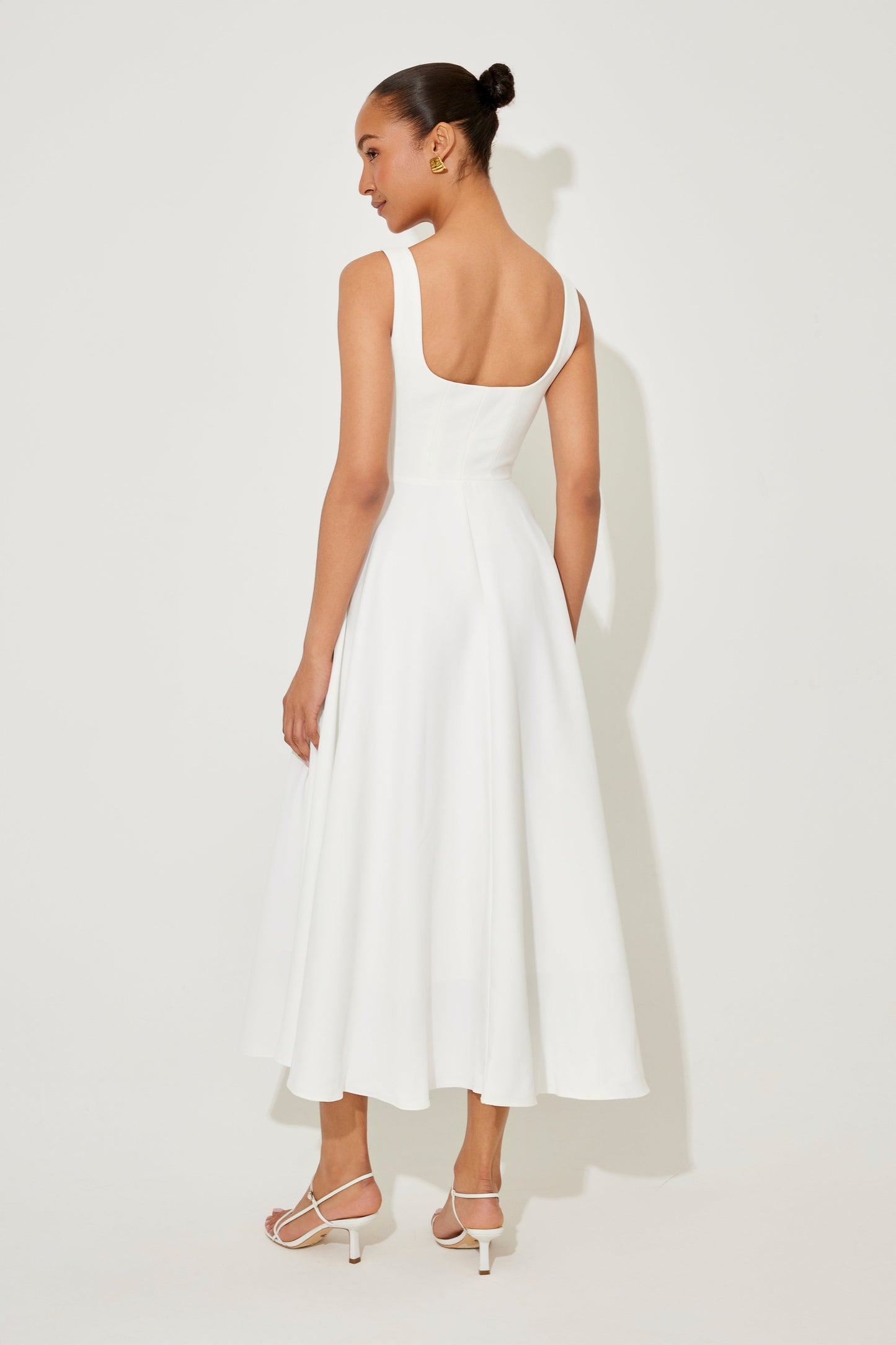 Armoirè | Timeless Flowy Midi Dress