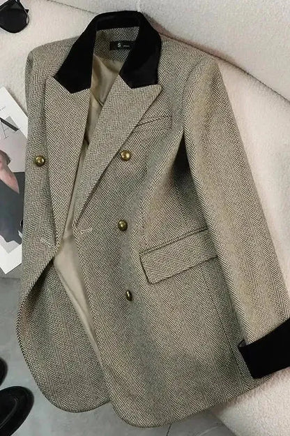 Armoirè – Stylový kabát pro každou příležitost