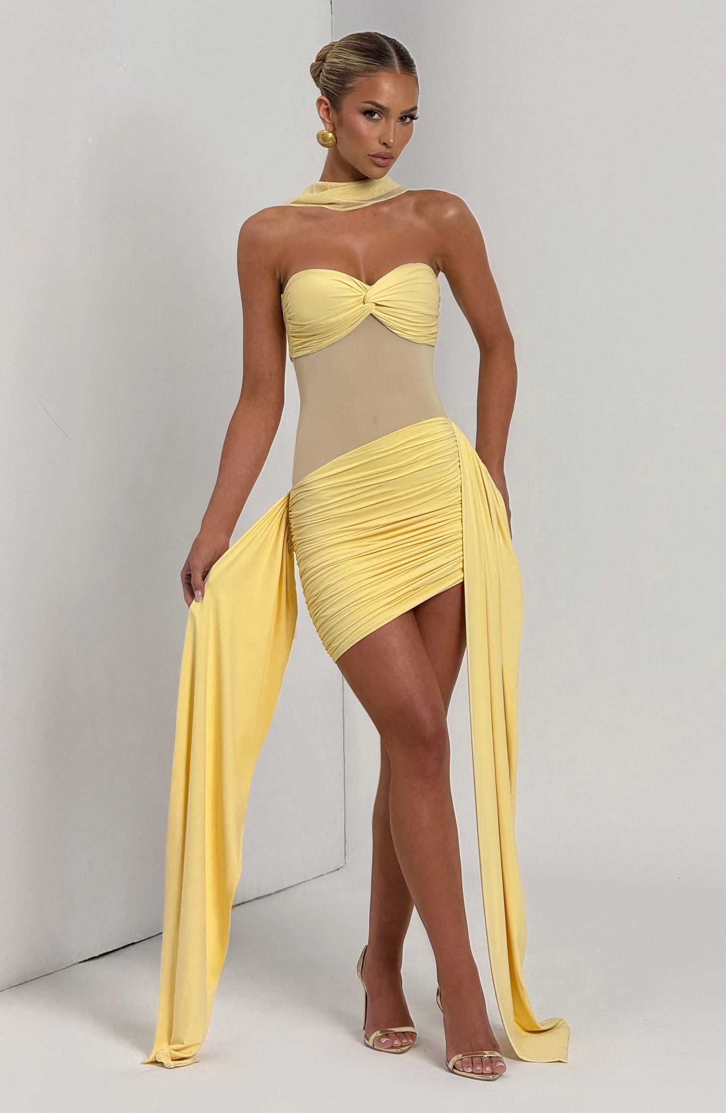 Armoirè - Šaty bez ramínek Lemon Maxi-Mini s detaily drapování