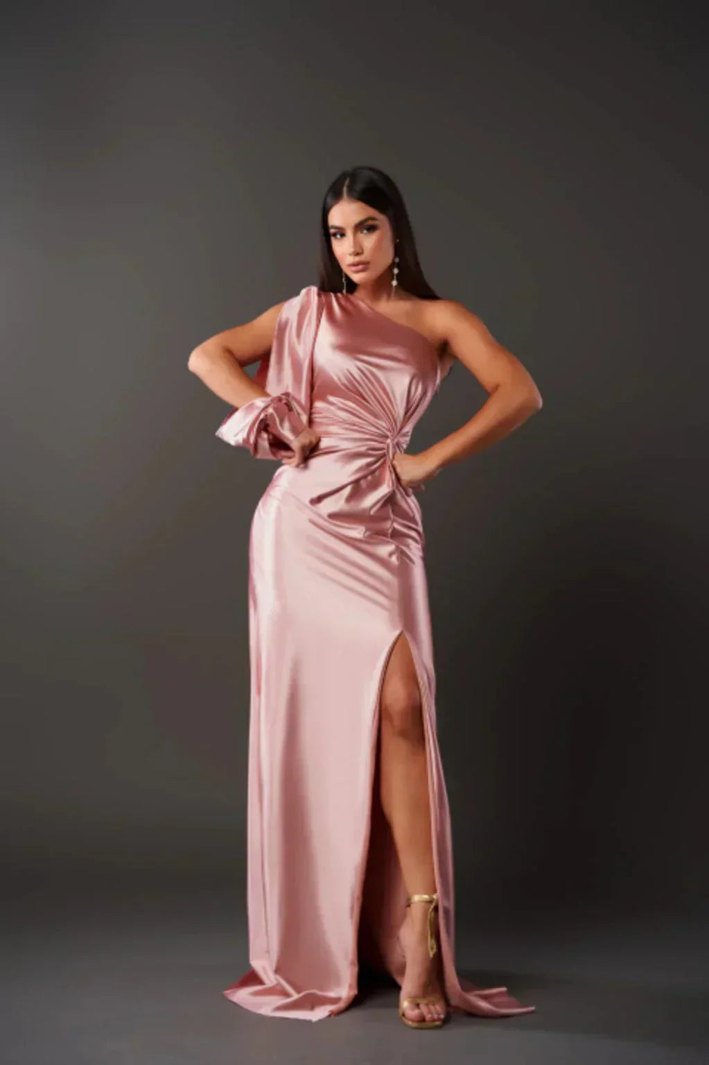 Armoirè - Elegantní maxi šaty s rozparkem