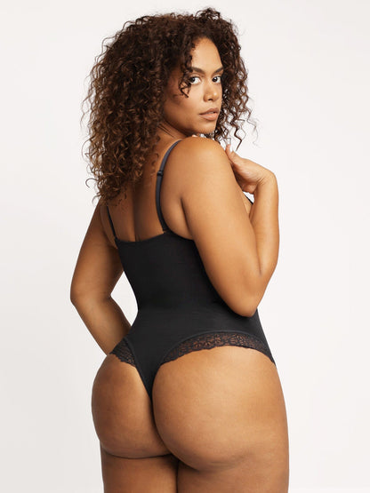 Armoirè Luxusní krajkový bodysuit s hlubokým V-výstřihem