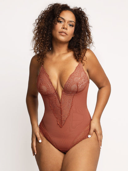 Armoirè Luxusní krajkový bodysuit s hlubokým V-výstřihem