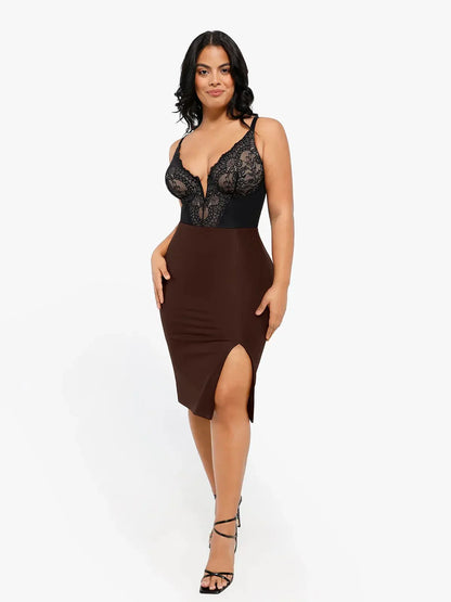 Armoirè Luxusní krajkový bodysuit s hlubokým V-výstřihem