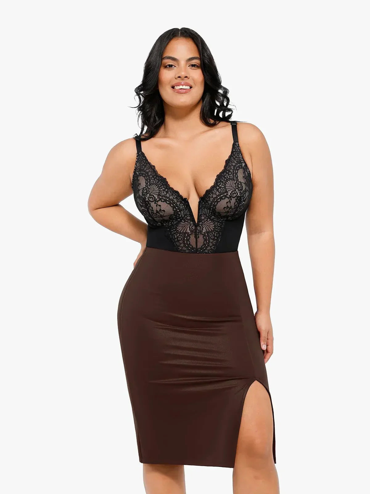 Armoirè Luxusní krajkový bodysuit s hlubokým V-výstřihem